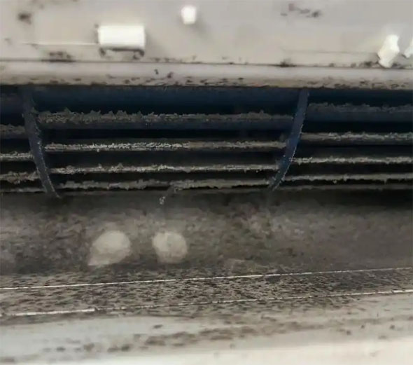 得荣空调吹的风有股烧焦味是怎么回事